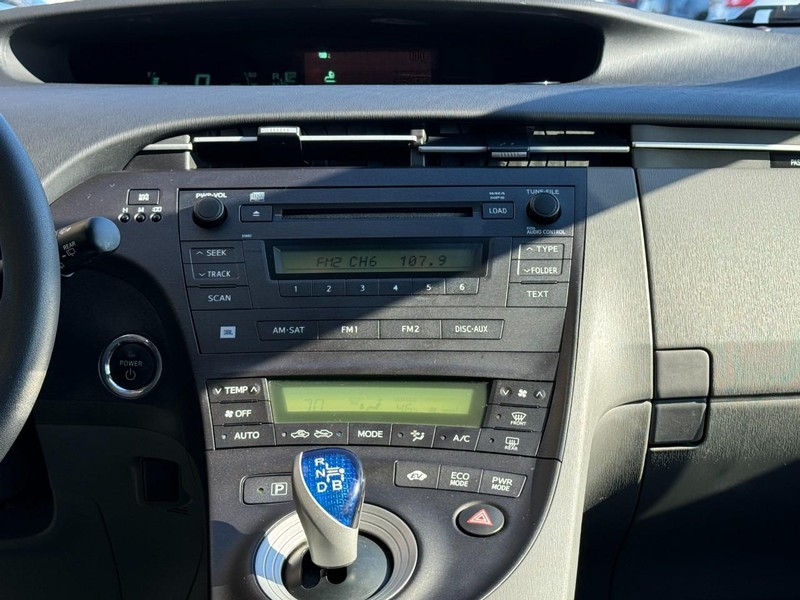 Toyota Prius Vehicle Image 14