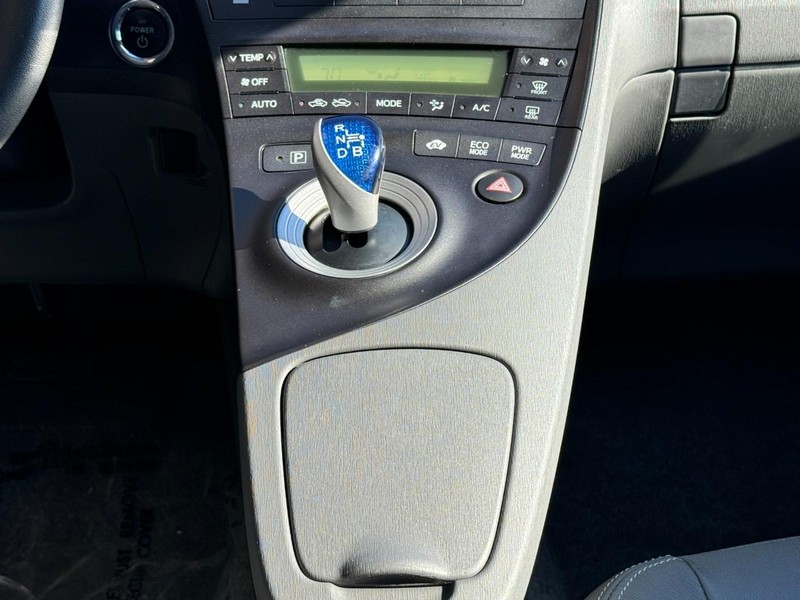 Toyota Prius Vehicle Image 15