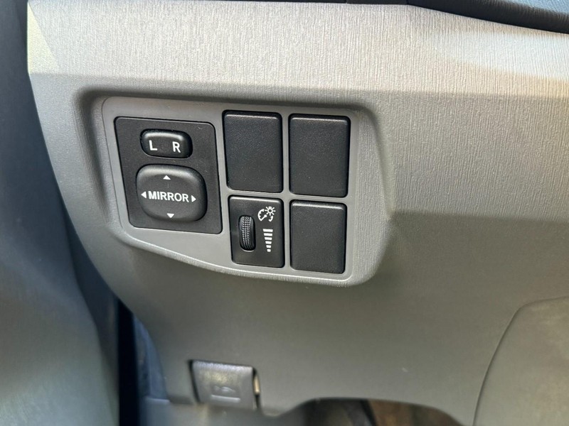 Toyota Prius Vehicle Image 17