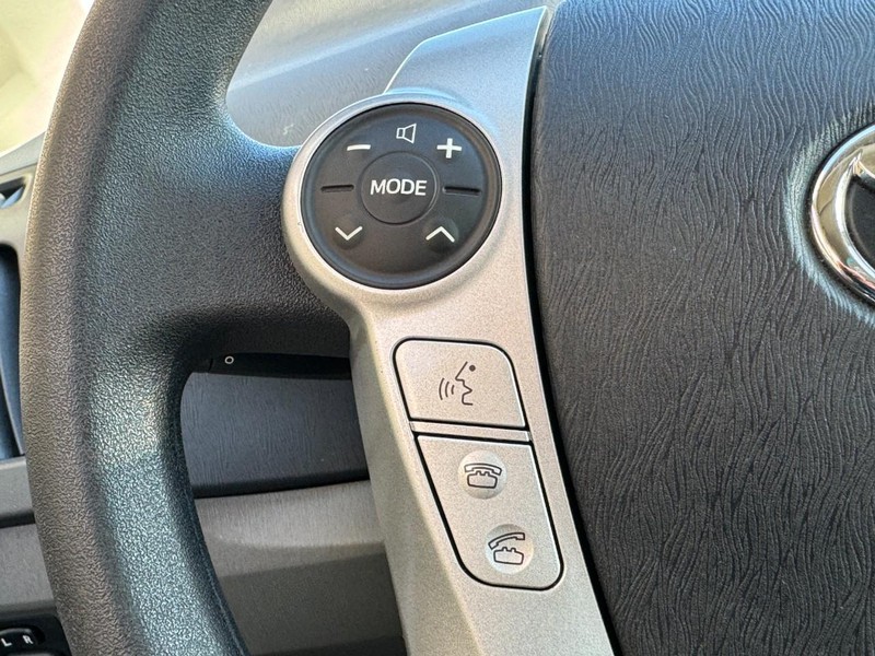 Toyota Prius Vehicle Image 18
