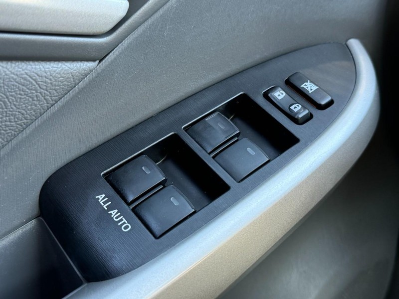 Toyota Prius Vehicle Image 25