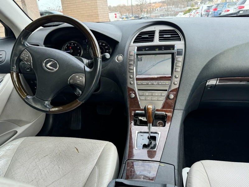 Lexus ES 350 Vehicle Image 11