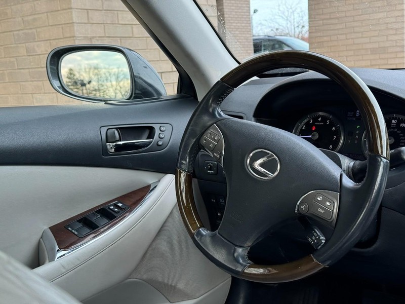Lexus ES 350 Vehicle Image 12