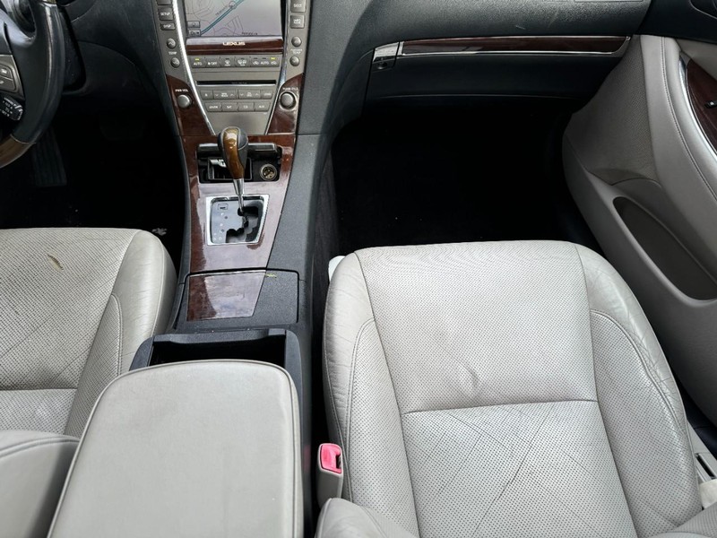 Lexus ES 350 Vehicle Image 15