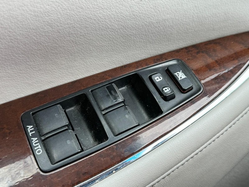 Lexus ES 350 Vehicle Image 22