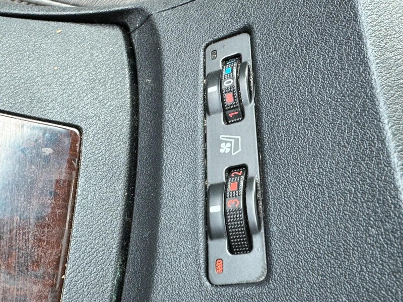 Lexus ES 350 Vehicle Image 23