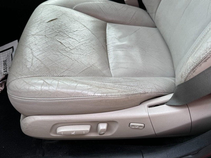 Lexus ES 350 Vehicle Image 24