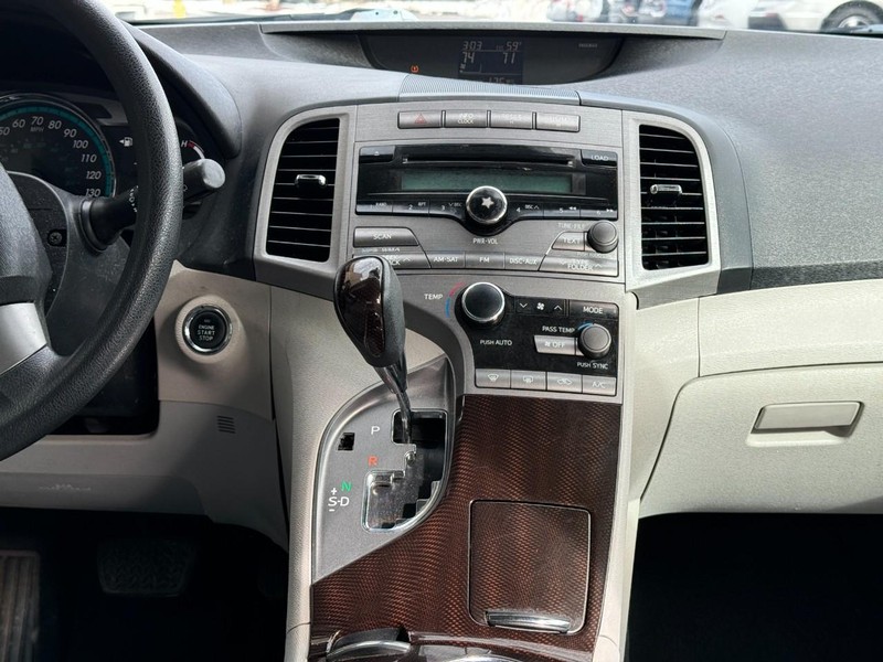 Toyota Venza Vehicle Image 13