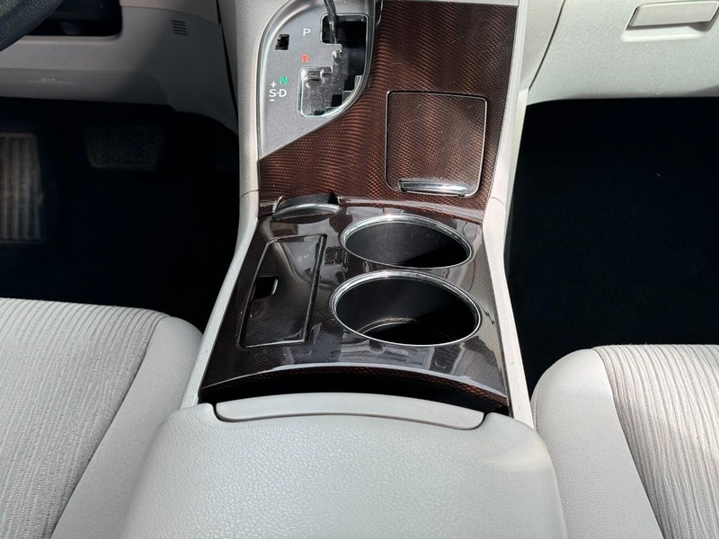 Toyota Venza Vehicle Image 14