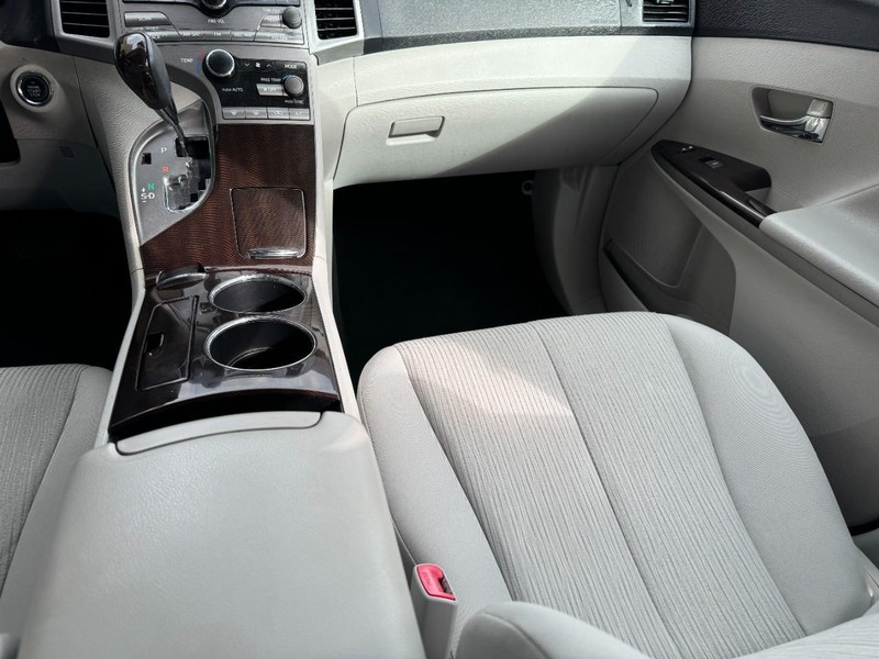 Toyota Venza Vehicle Image 15