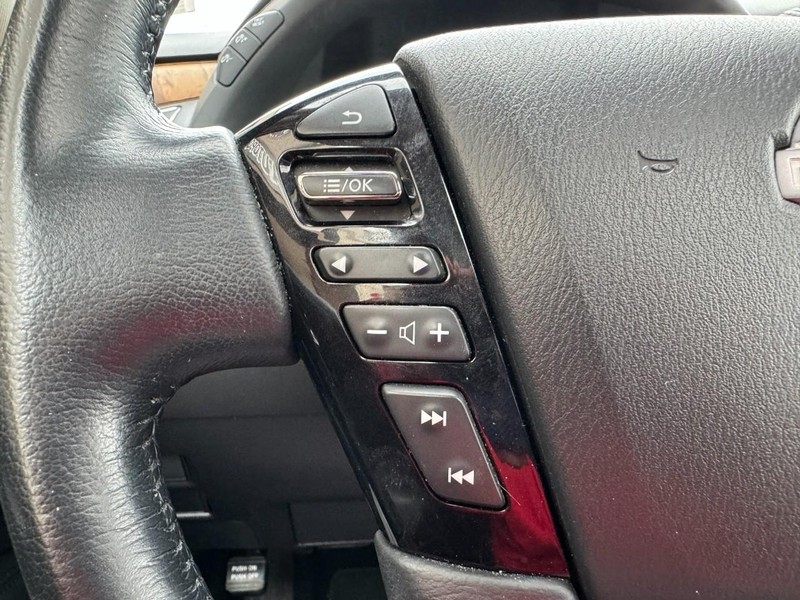 Nissan Armada Vehicle Image 18