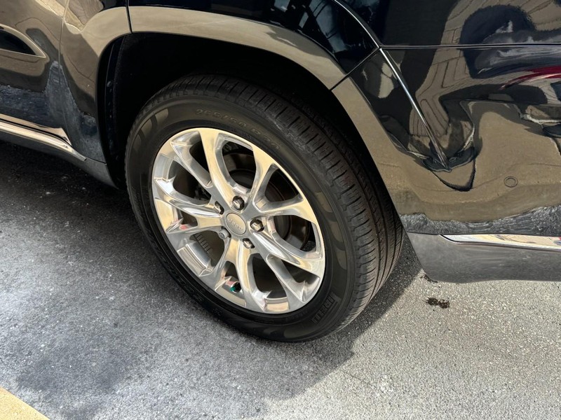 Jeep Grand Cherokee Vehicle Image 05