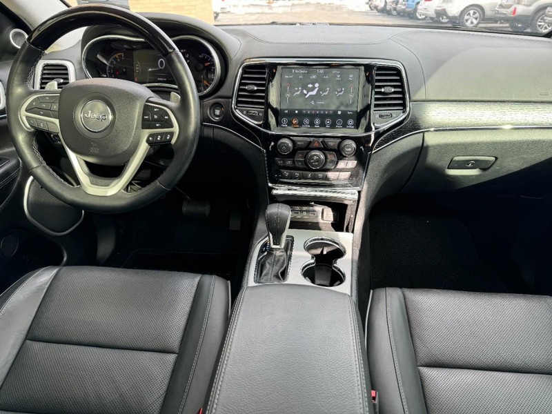 Jeep Grand Cherokee Vehicle Image 12