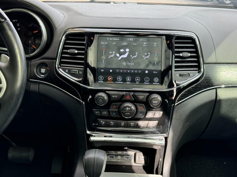 Jeep Grand Cherokee Vehicle Image 14