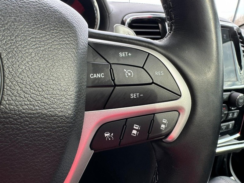 Jeep Grand Cherokee Vehicle Image 19
