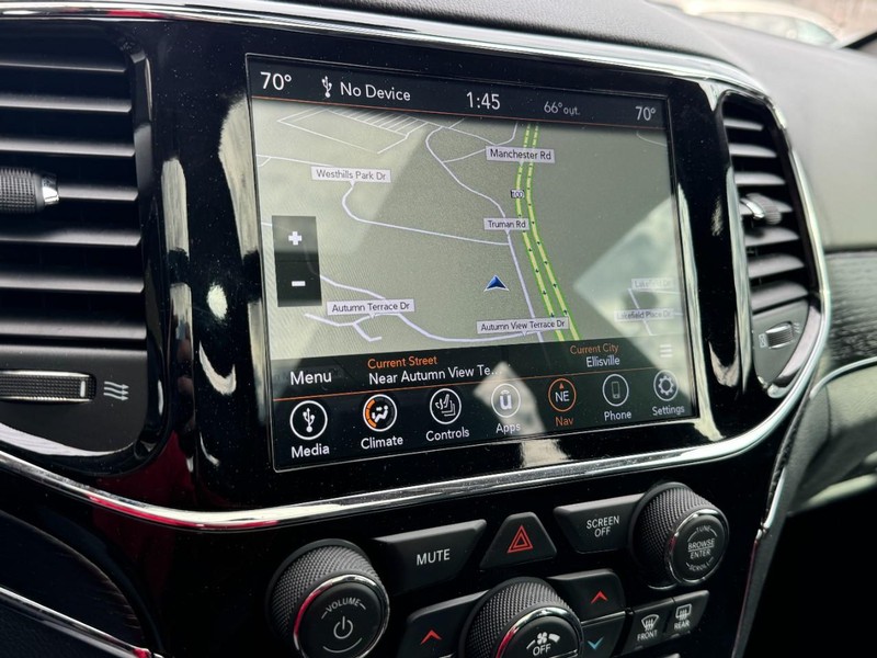 Jeep Grand Cherokee Vehicle Image 23