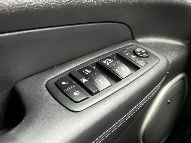 Jeep Grand Cherokee Vehicle Image 25