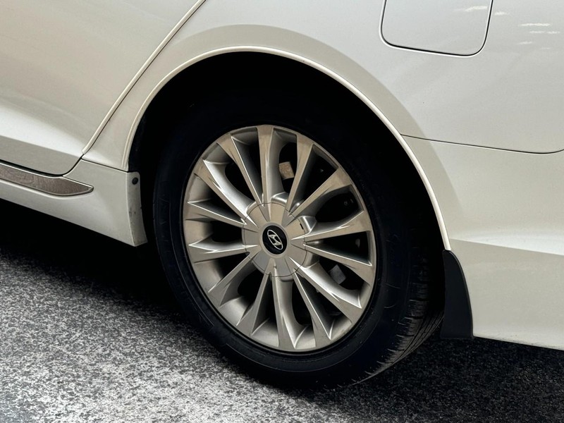Hyundai Sonata Vehicle Image 05