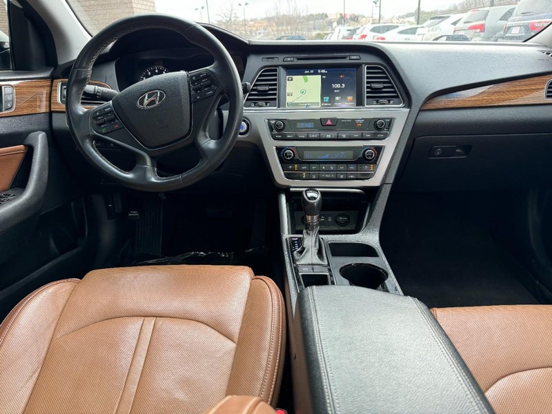 Hyundai Sonata Vehicle Image 11