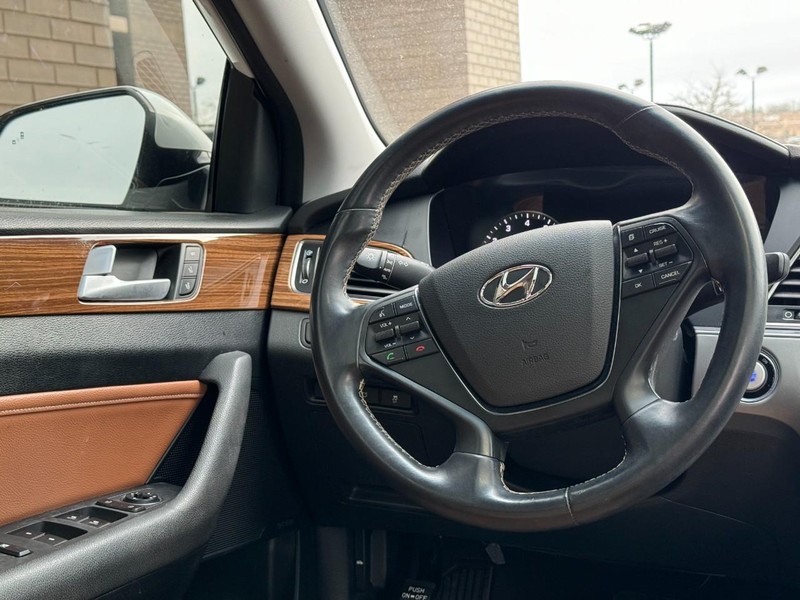Hyundai Sonata Vehicle Image 12