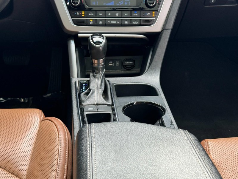 Hyundai Sonata Vehicle Image 14