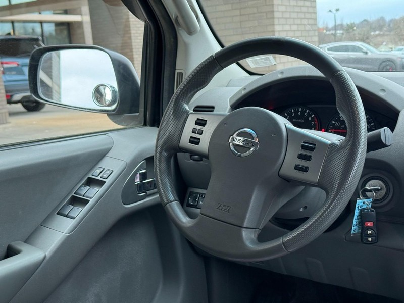 Nissan Frontier Vehicle Image 12