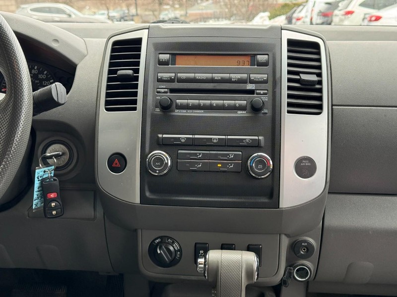 Nissan Frontier Vehicle Image 13