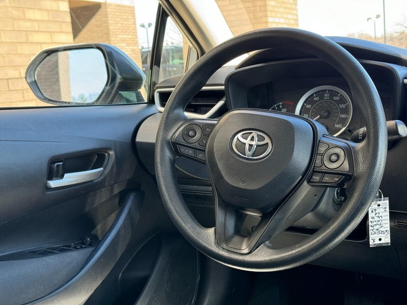 Toyota Corolla Vehicle Image 12