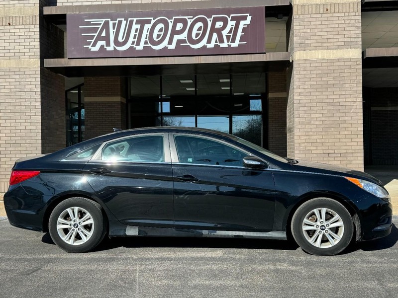 Hyundai Sonata Vehicle Image 02