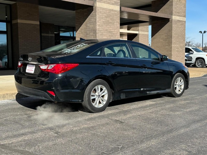 Hyundai Sonata Vehicle Image 03