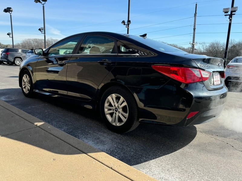Hyundai Sonata Vehicle Image 04