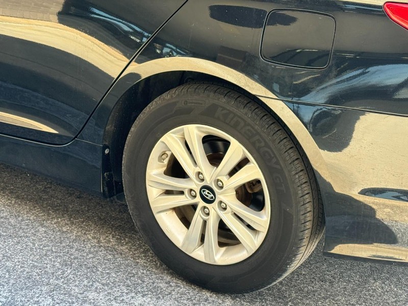 Hyundai Sonata Vehicle Image 05