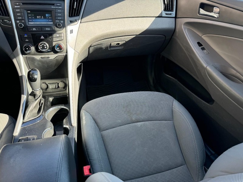Hyundai Sonata Vehicle Image 15