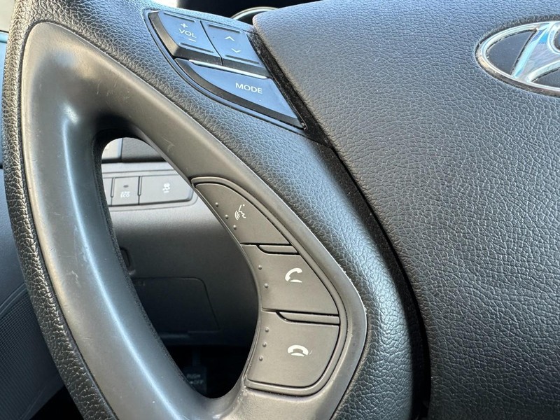 Hyundai Sonata Vehicle Image 16