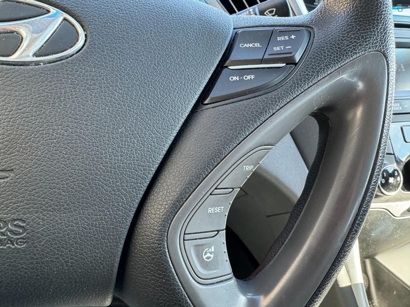 Hyundai Sonata Vehicle Image 17