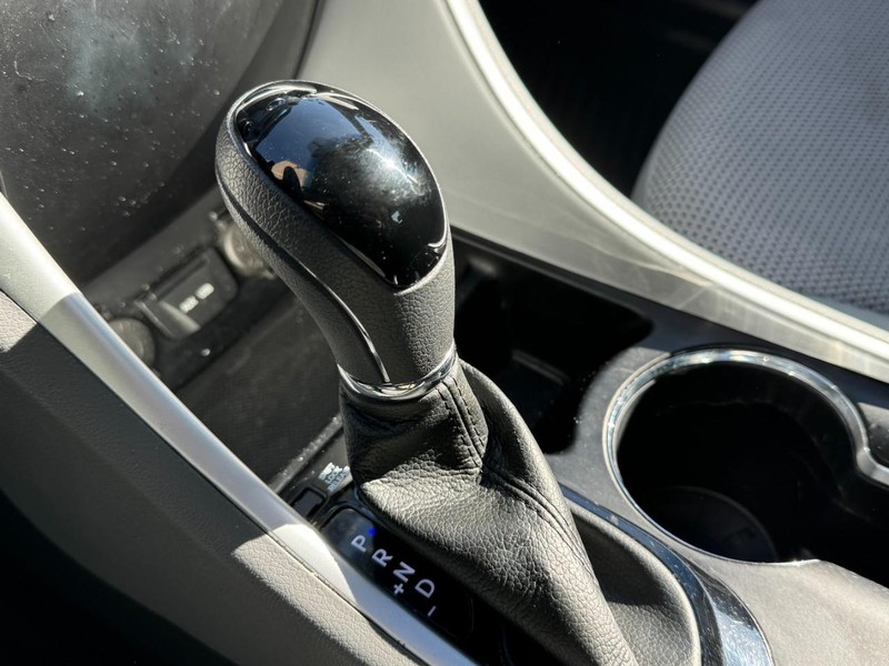 Hyundai Sonata Vehicle Image 19