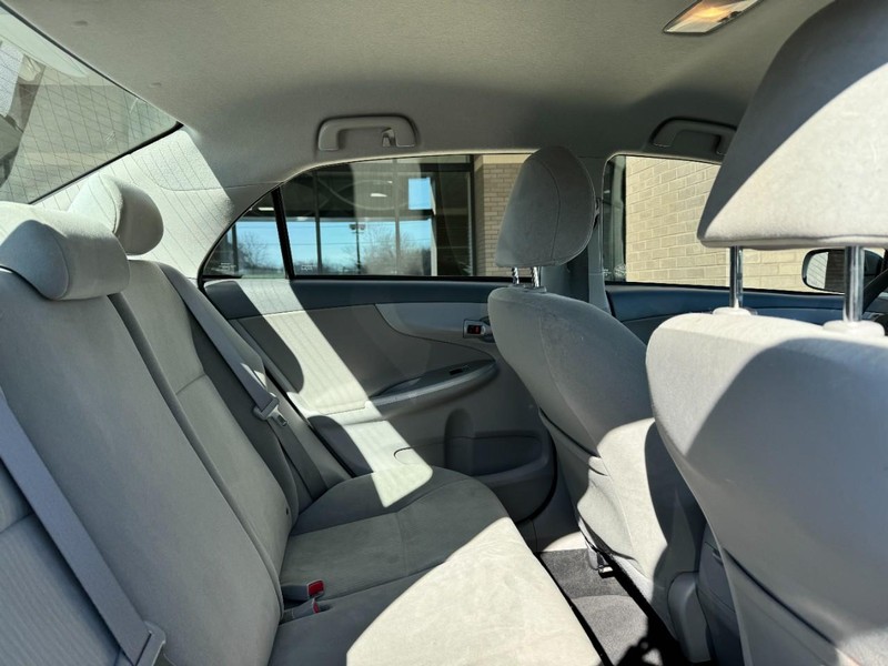 Toyota Corolla Vehicle Image 10