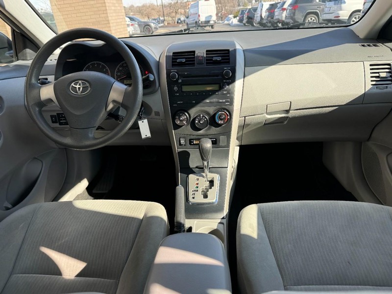 Toyota Corolla Vehicle Image 11