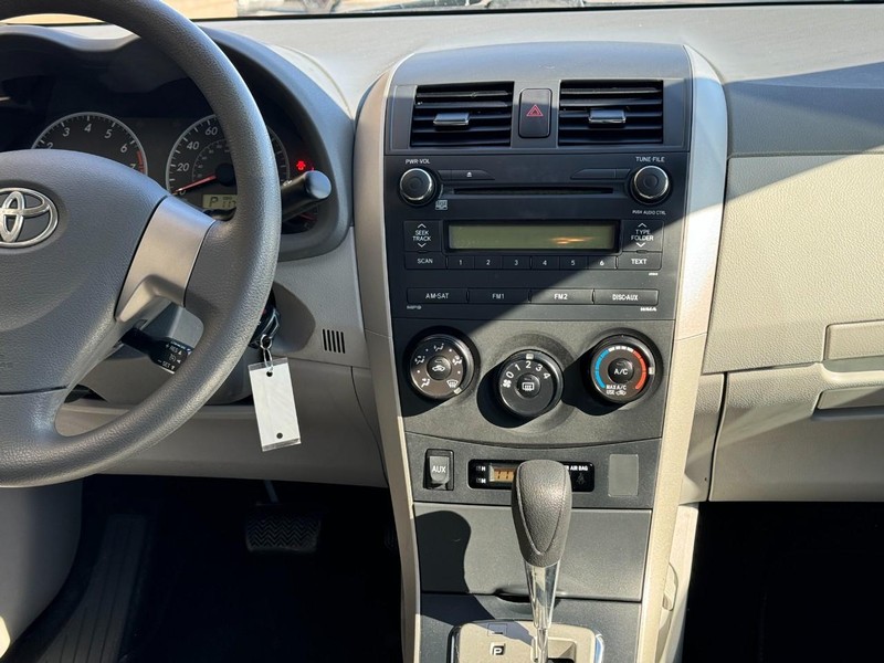 Toyota Corolla Vehicle Image 13