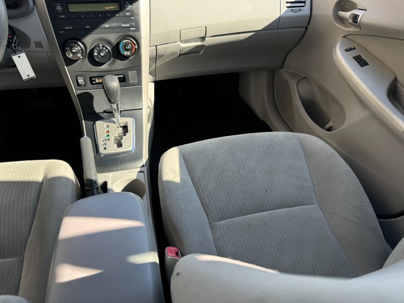 Toyota Corolla Vehicle Image 15