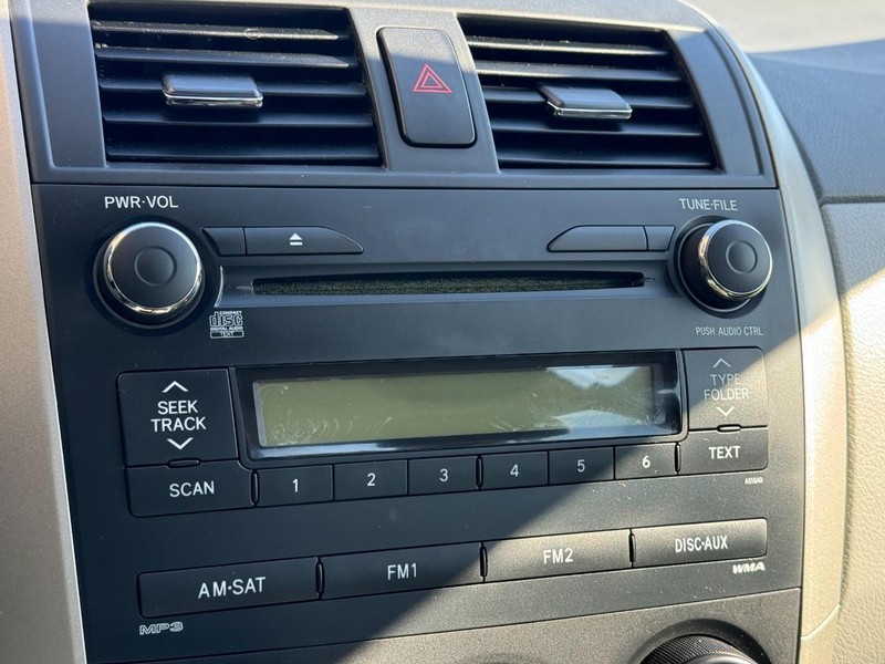 Toyota Corolla Vehicle Image 19