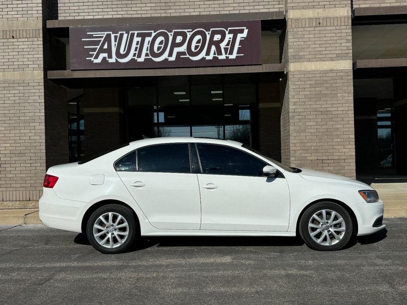Volkswagen Jetta Sedan Vehicle Image 02