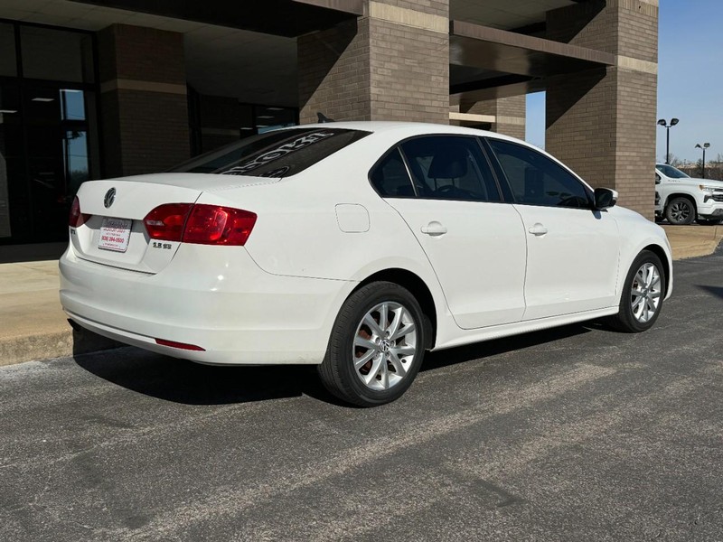 Volkswagen Jetta Sedan Vehicle Image 03