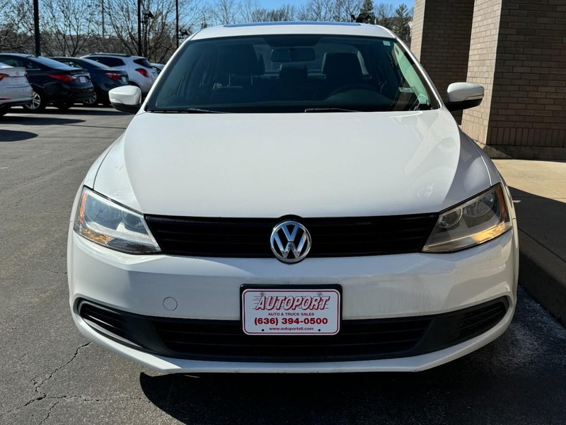 Volkswagen Jetta Sedan Vehicle Image 07