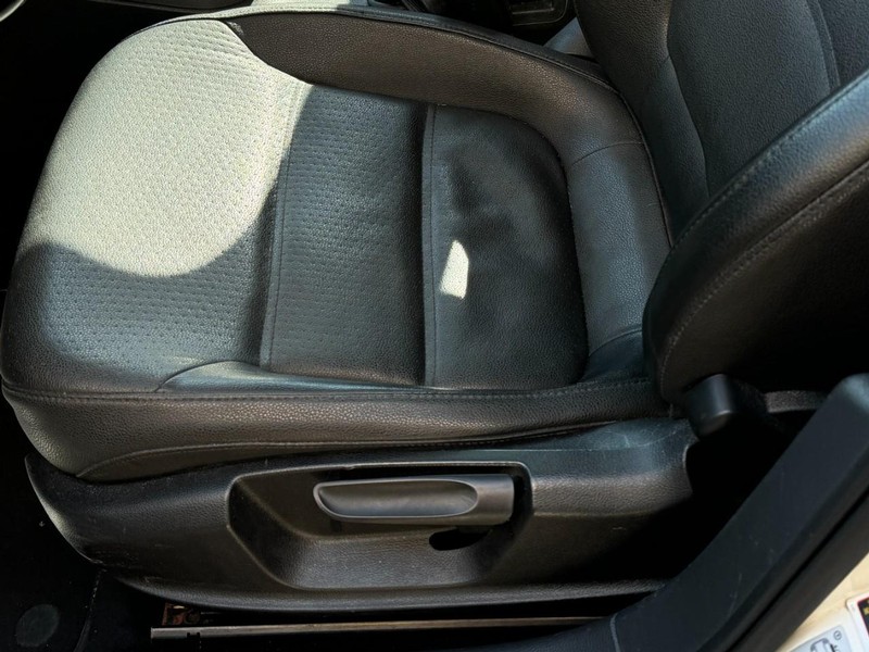 Volkswagen Jetta Sedan Vehicle Image 21