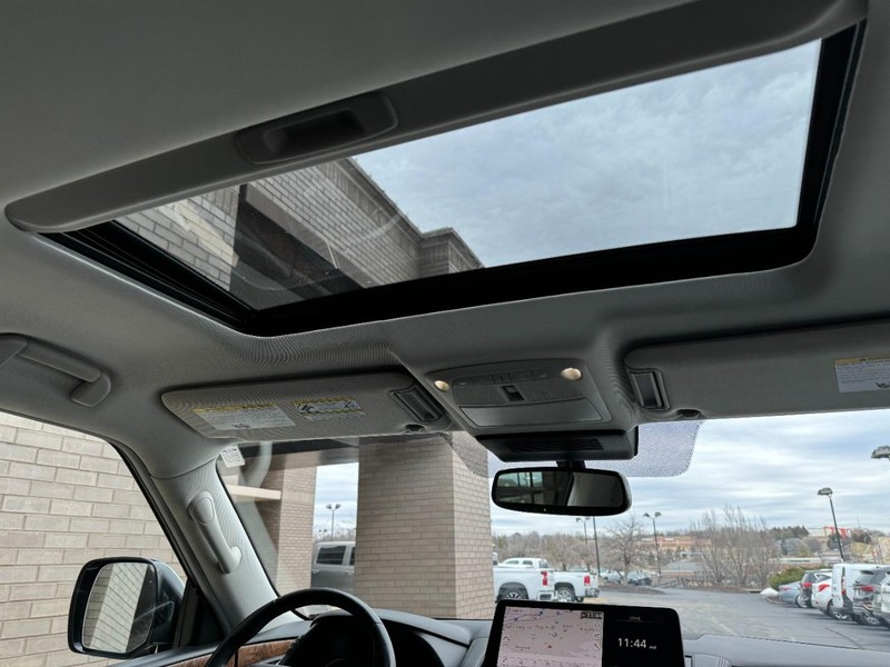 Nissan Armada Vehicle Image 12