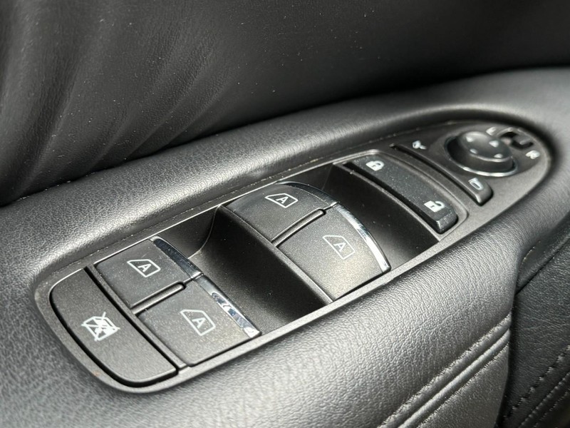 Nissan Armada Vehicle Image 26
