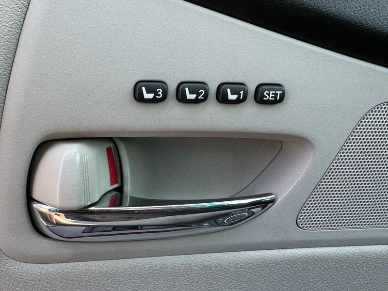 Lexus RX 350 Vehicle Image 17