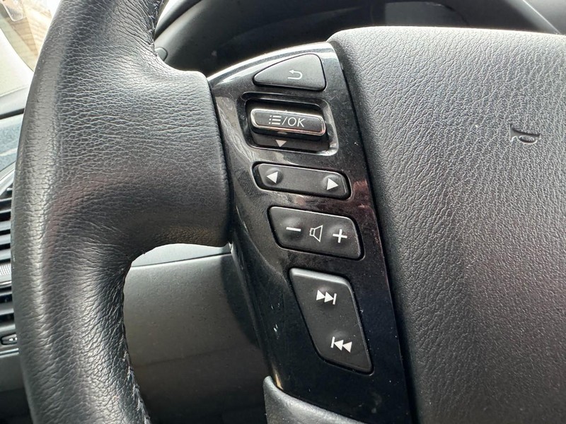 Nissan Armada Vehicle Image 17