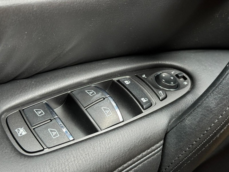 Nissan Armada Vehicle Image 24